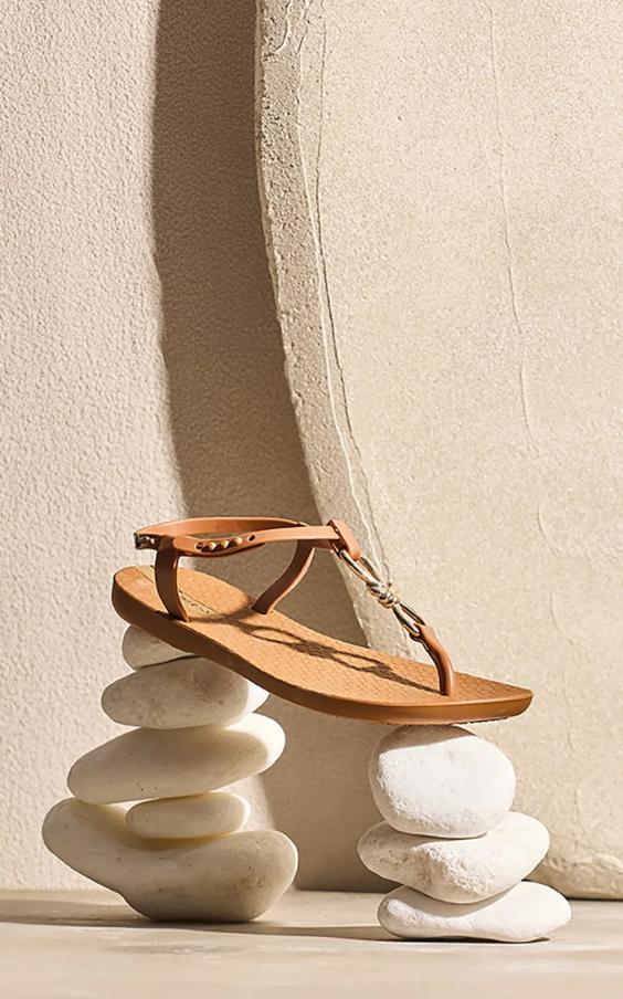CARAMEL KNOT SANDALS
